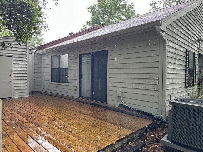 Building Photo - 2400 Talco Hills Dr