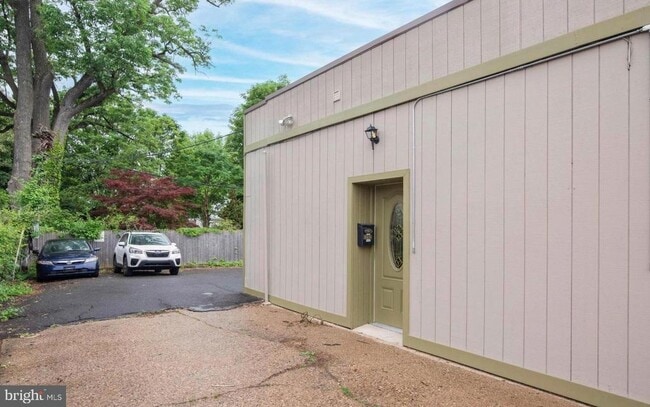 Building Photo - 6212 Ridge Ave