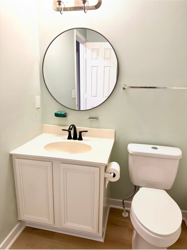 Building Photo - 1707 Water St