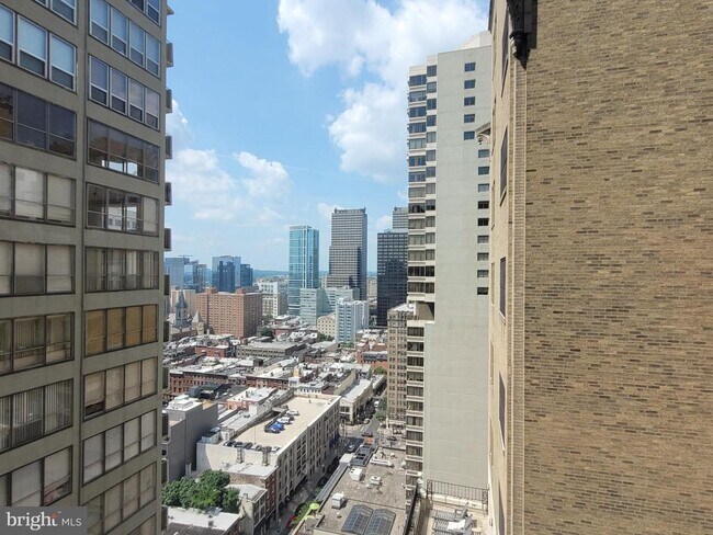 Building Photo - 224 W Rittenhouse Square