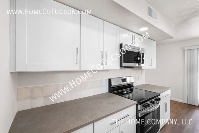 Building Photo - 7441 N Gilbert Pl