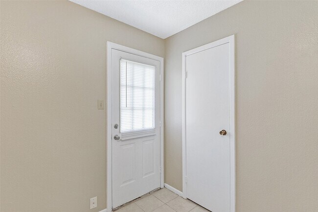 Building Photo - 4512 Avenue L