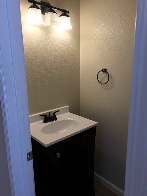 Building Photo - UPDATED 3 BED, 2.5 BATH, 1127 SQ FT