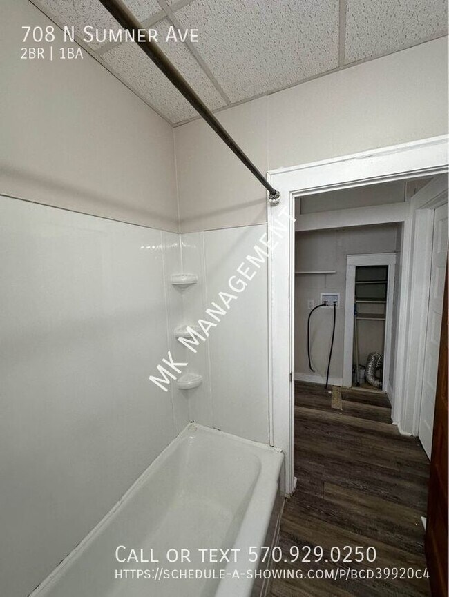 Building Photo - 2 bed /  bath