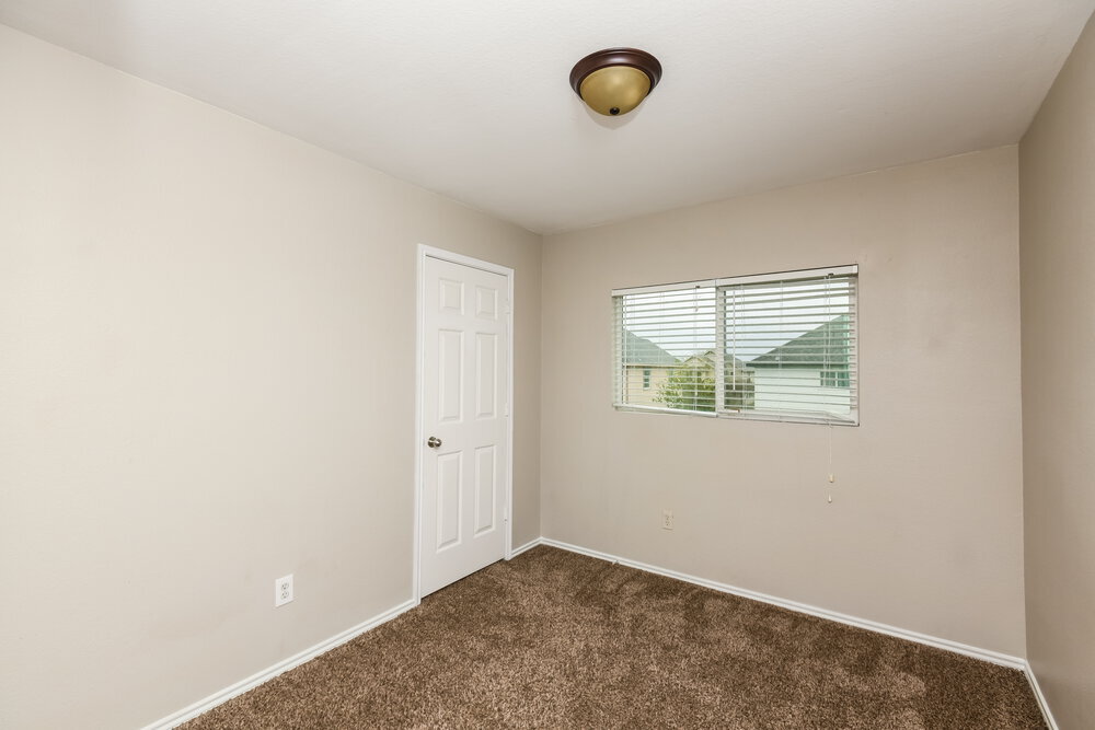 Building Photo - 205 Cres Ridge Dr