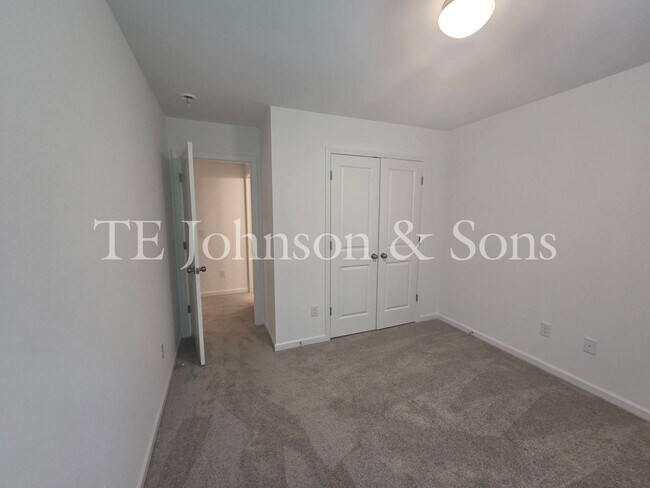 Building Photo - 223 Latrobe Ln