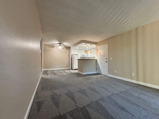 Building Photo - Mission Valley-Beautifully Updated Condo-N...