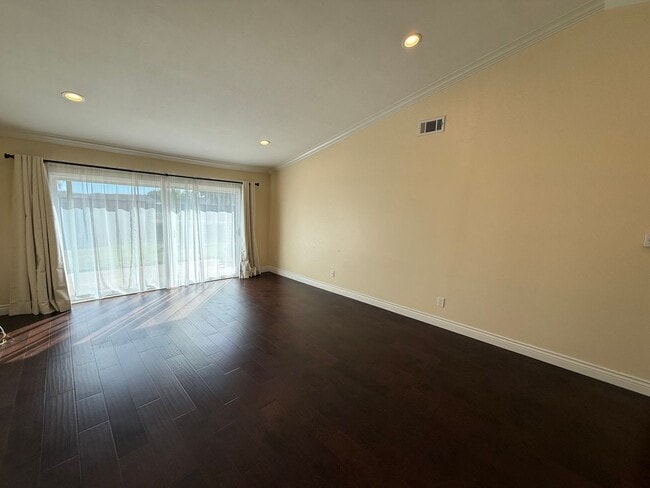 Building Photo - Beautiful Capri Home in Leisure Village