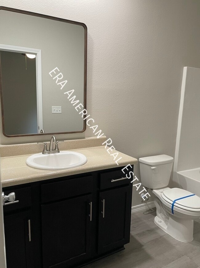 Building Photo - 709 Robinson Ave E