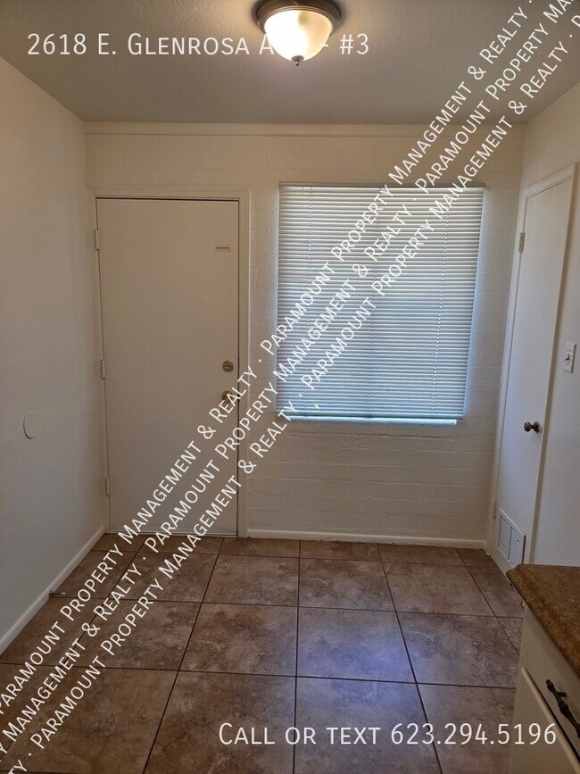 Building Photo - 2618 E Glenrosa Ave