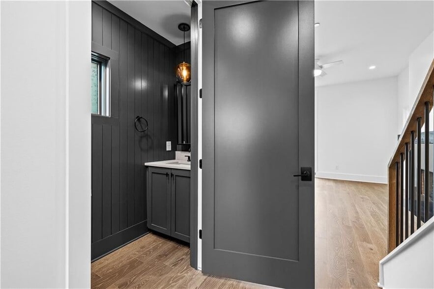 Building Photo - 255 High St