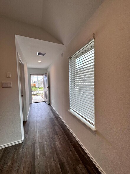 Building Photo - 24330 Saddlestone Green Dr