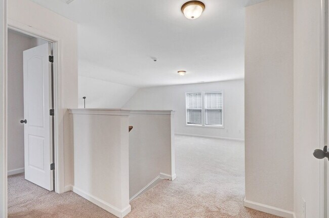 Building Photo - 111 E Berkshire Ct