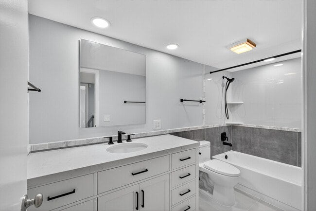 Building Photo - 1622 16th Way