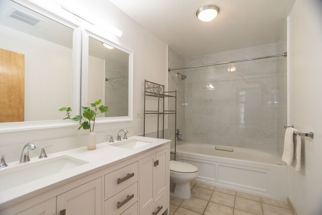 Building Photo - 1620 S Michigan Ave