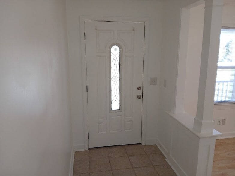 Front Entrance - 844 Barnette Tingen Rd