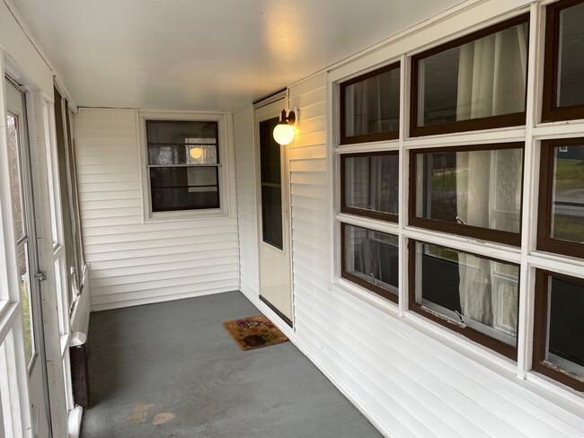 Building Photo - Fantastic Comstock Park 3 bed/2 ba Home fo...