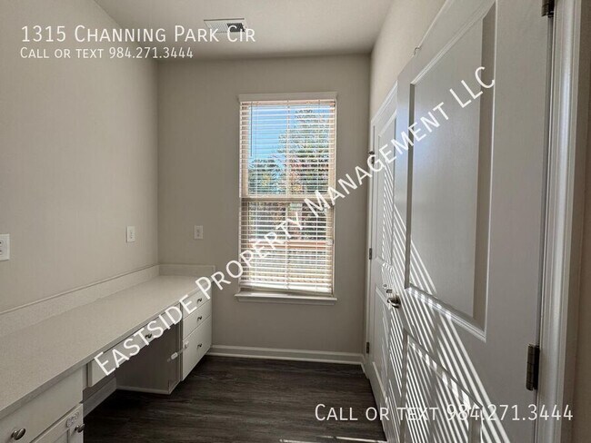 Building Photo - 1315 Channing Park Cir