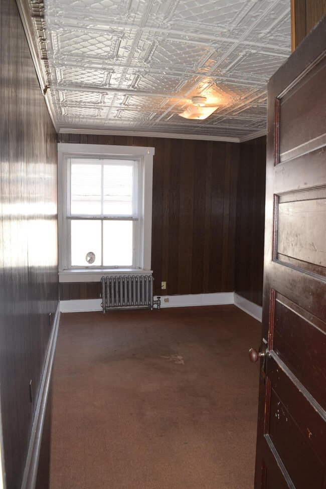 Building Photo - 136 W High St