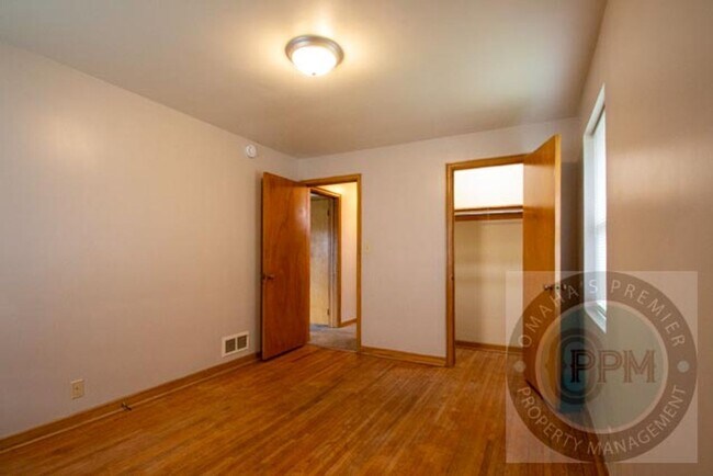 Building Photo - ALANSCO 3331/3333 N 61 ST