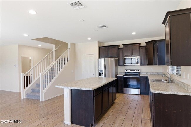 Building Photo - 7119 W Golden Ln