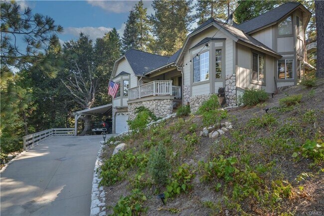Building Photo - Charming Mountain Retreat across from Golf Course