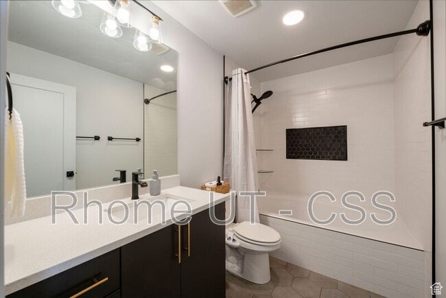 Building Photo - 52 N 400 W