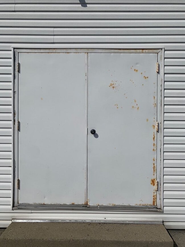 Building Photo - 105 W Martindale Rd