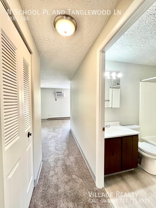 Building Photo - 335 N School Pl