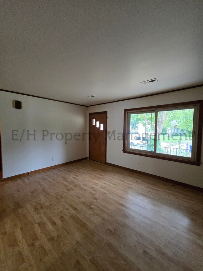 Building Photo - 826 S Fountain St