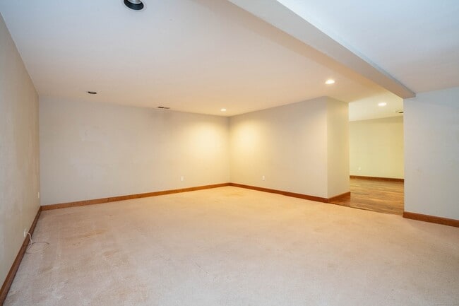 Building Photo - 3 Eton Pl