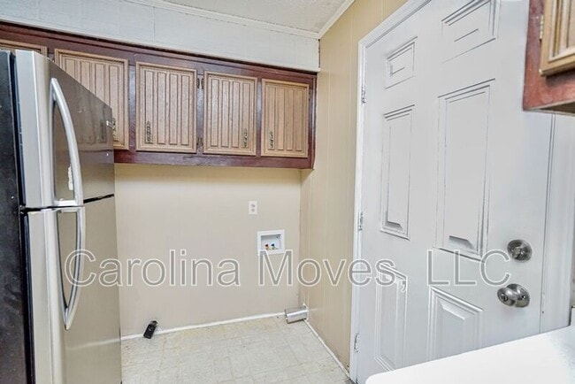 Building Photo - 196 Mc Arthur St