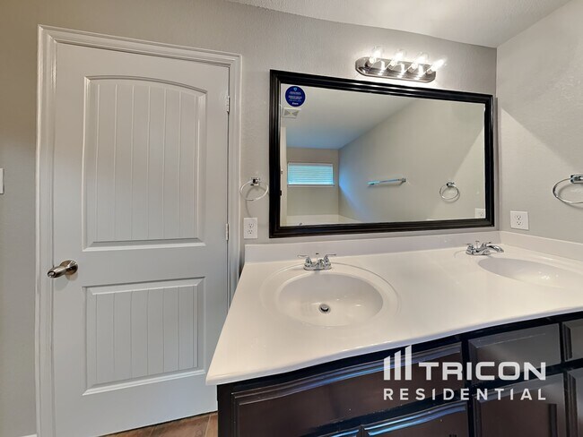 Building Photo - 7432 Durness Dr