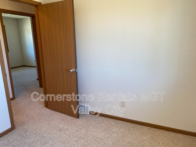 Building Photo - 508 10th St NE