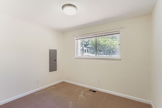 Building Photo - 3bd/2ba Sammamish House