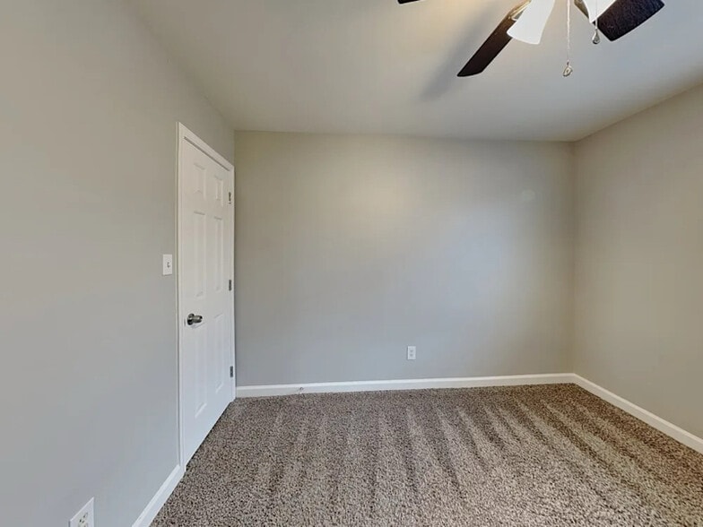 Building Photo - 302 Graham Meadow Dr