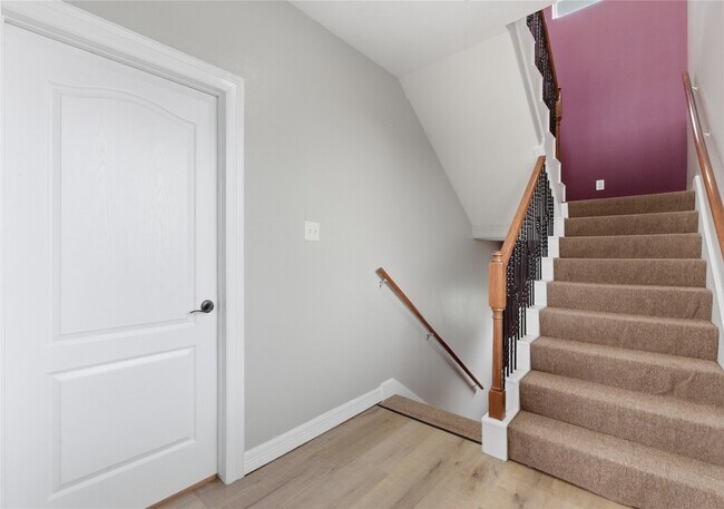 Building Photo - 408 Eichwurzel Ln