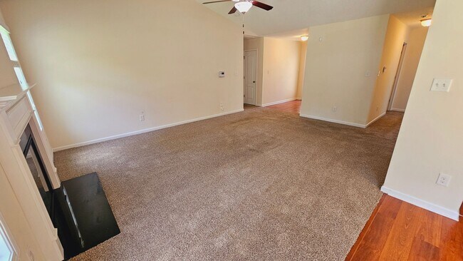Building Photo - Wonderful 3BR, 2BA in Carolina Plantations
