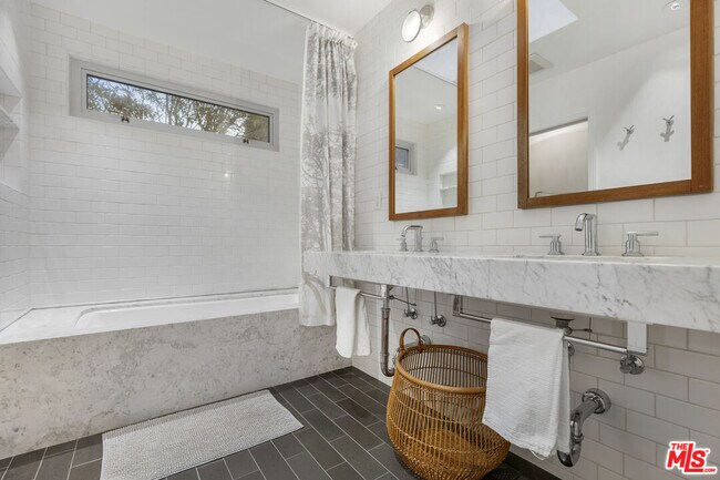 Building Photo - 163 Acari Dr