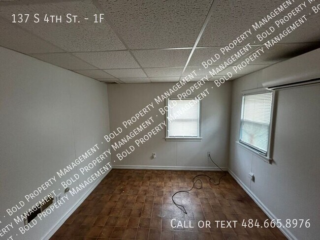 Building Photo - 137 S 4th St