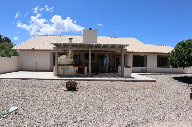Building Photo - A Backyard Lover's Dream!!!