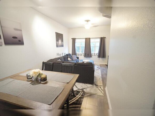 Building Photo - Experience the SoHo Lifestyle in the Heart of South Tampa!