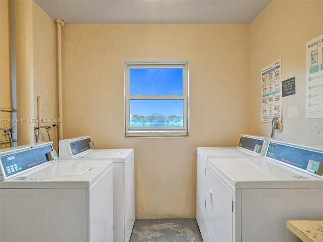 Building Photo - 2651 S Course Dr