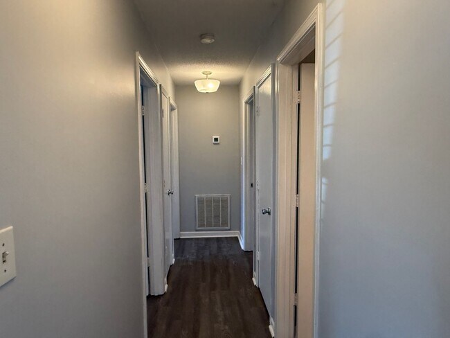 Building Photo - Charming 3 Bedroom, 1.5 Bath Ranch-Style Home