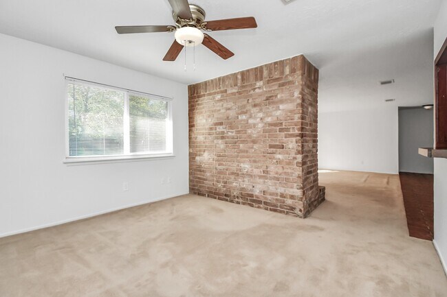 Building Photo - 403 Westwood Dr