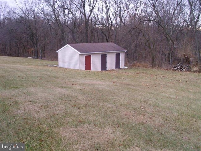Building Photo - 691 Center Dr