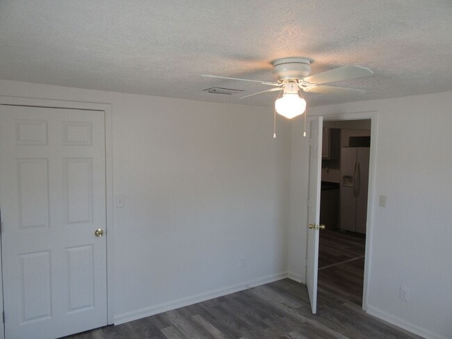 Building Photo - 237 Helen Ave