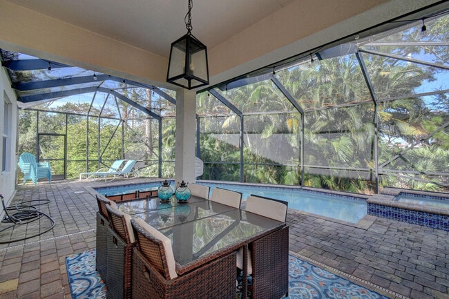 Building Photo - 495 NE Abaca Way