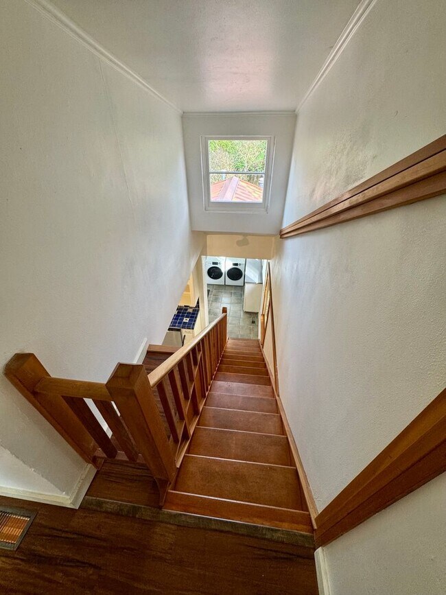 Building Photo - Beautiful 4 Bedroom, 2 Bath with Bonus Room in the Whiteaker Neighborhood!