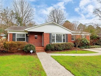 Building Photo - 3419 Country Club Dr